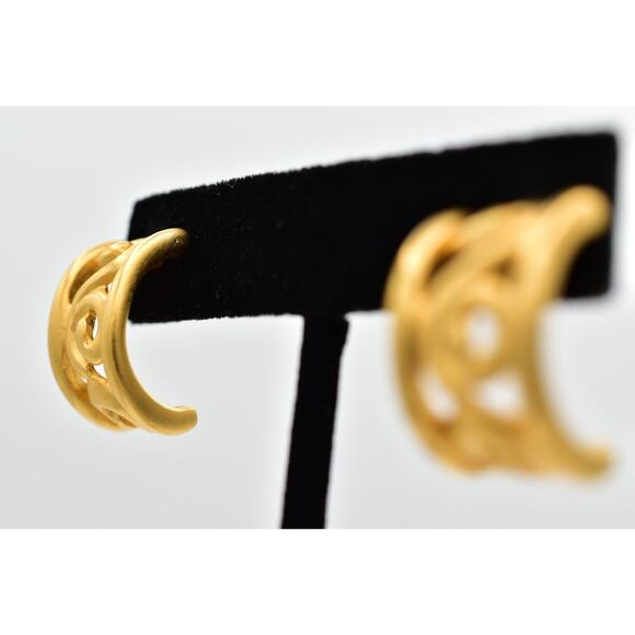 Givenchy Vintage Hoop Earrings Brushed Gold Chunky Swirl Matte Signed 1980s 9I - Picture 3 of 12